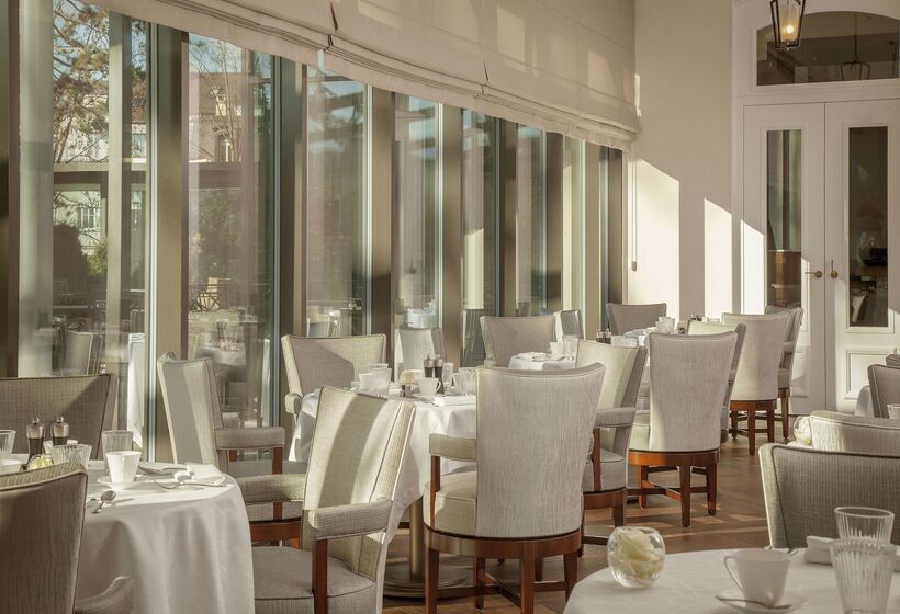 Royal Savoy Hotel & Spa