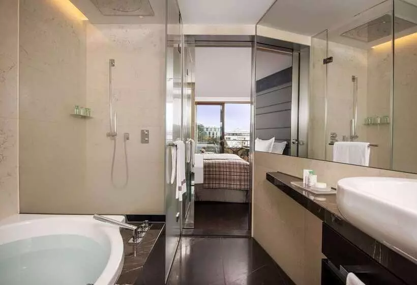 Royal Savoy Hotel & Spa