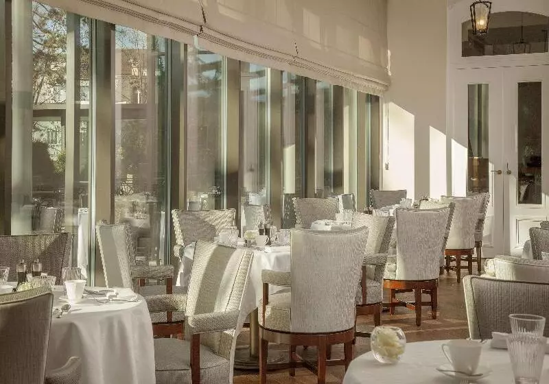 Royal Savoy Hotel & Spa