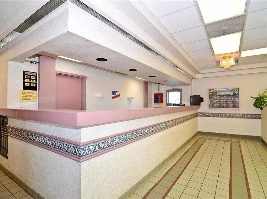 汽车旅馆  The Sanford Inn