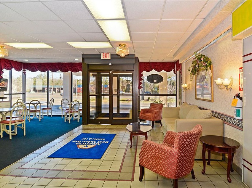 فندق على الطريق The Sanford Inn