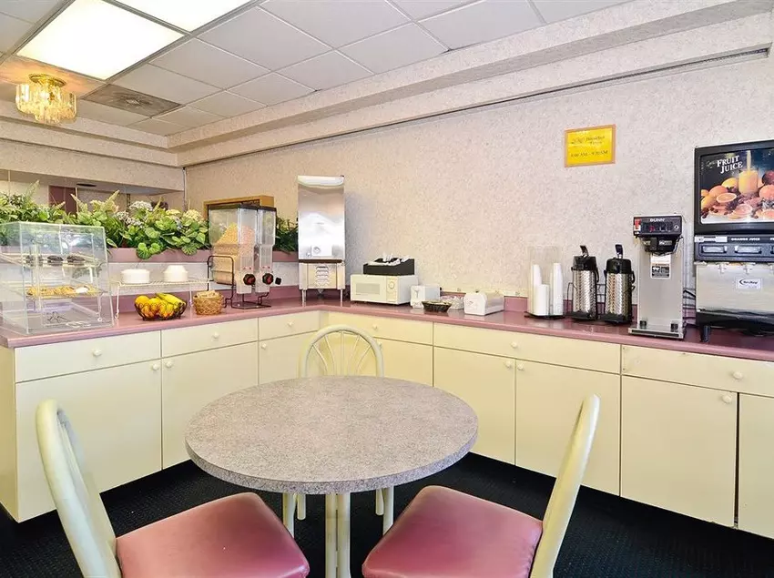 汽车旅馆  The Sanford Inn