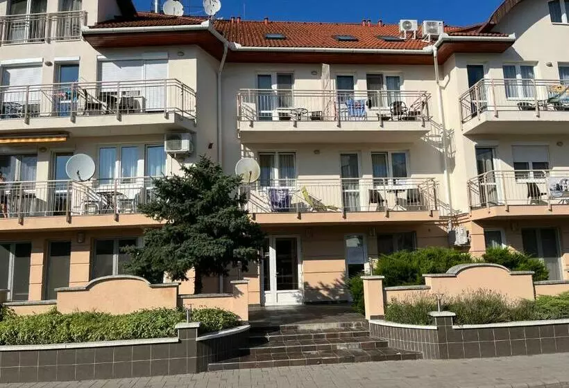 Brookforest Apartman