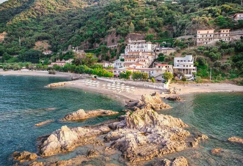 هتل Albergo Baia Verde
