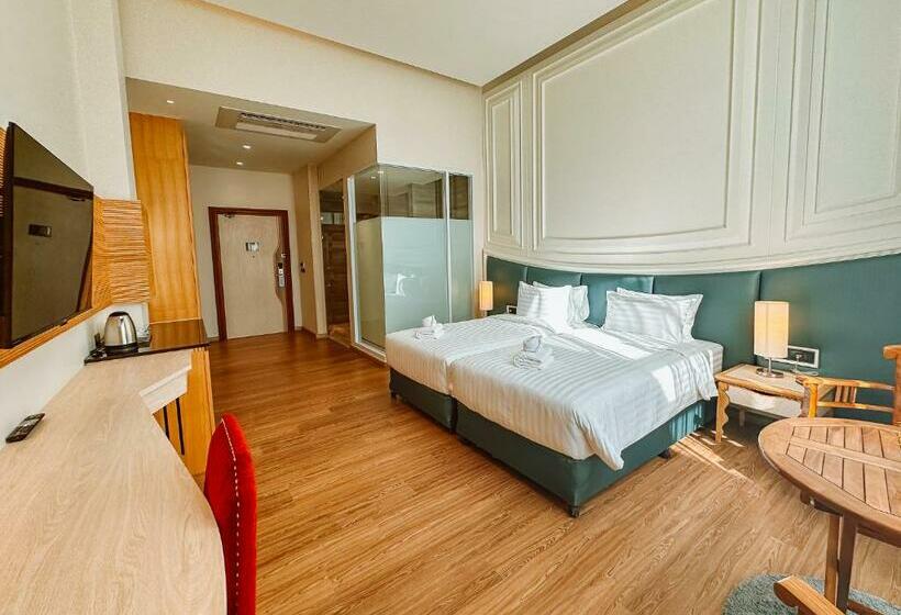 Grand Lord Hotel & Residence