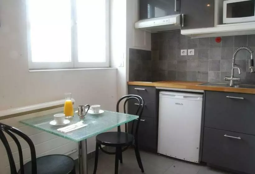 Appart Hôtel Le Djurdjura Suresnes Nanterre La Defense
