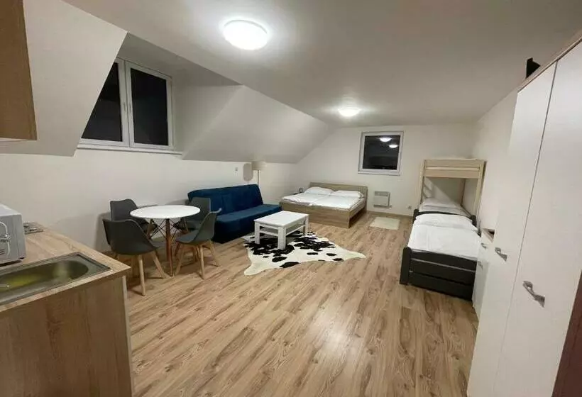 Majatalo Penzión Na Hranici čirč