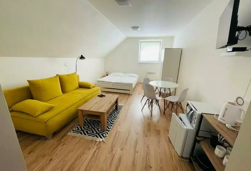 Majatalo Penzión Na Hranici čirč