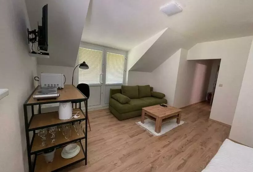 Majatalo Penzión Na Hranici čirč