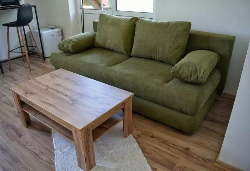 Majatalo Penzión Na Hranici čirč