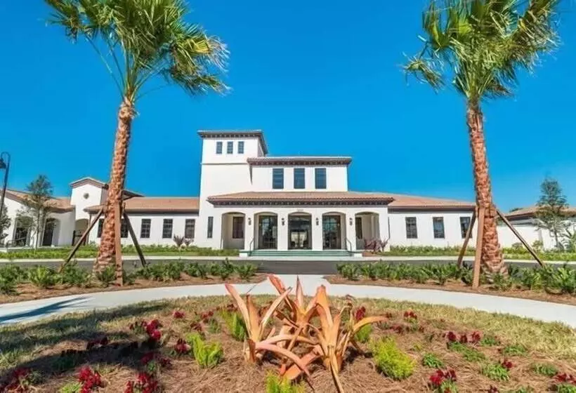 Modern And Colorful Home! Spiderman, Princess And Mickey Themed Rooms & Perfect Movie/game Room!