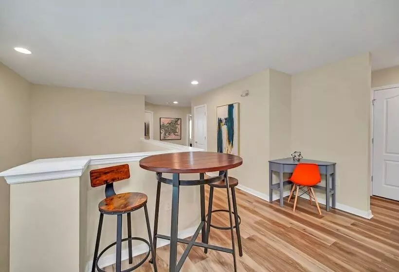 Modern And Colorful Home! Spiderman, Princess And Mickey Themed Rooms & Perfect Movie/game Room!