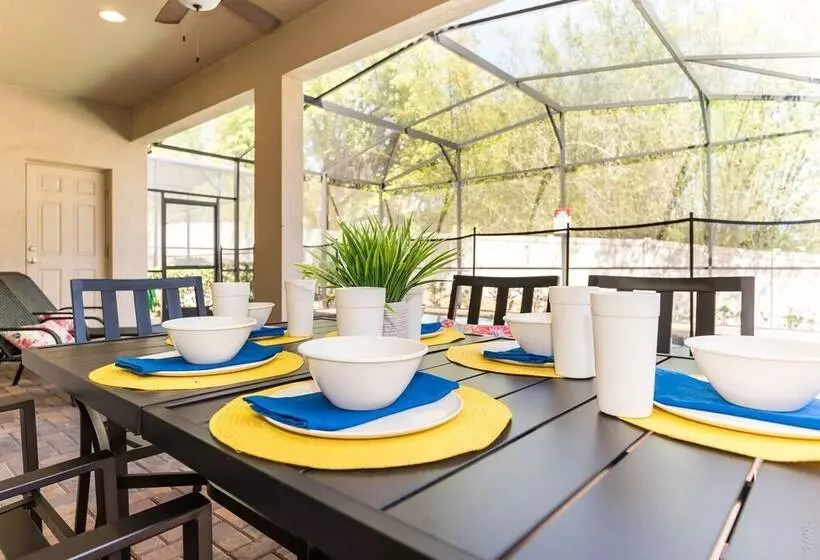 Modern And Colorful Home! Spiderman, Princess And Mickey Themed Rooms & Perfect Movie/game Room!