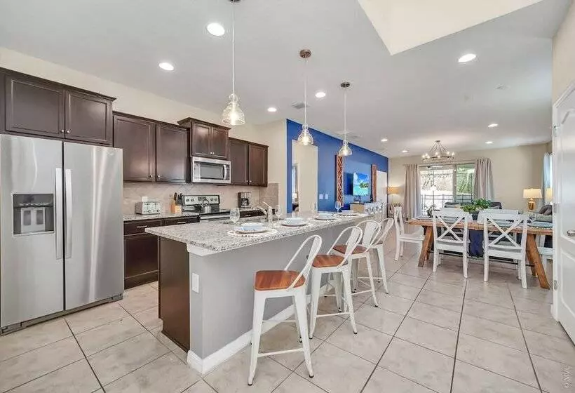 Modern And Colorful Home! Spiderman, Princess And Mickey Themed Rooms & Perfect Movie/game Room!