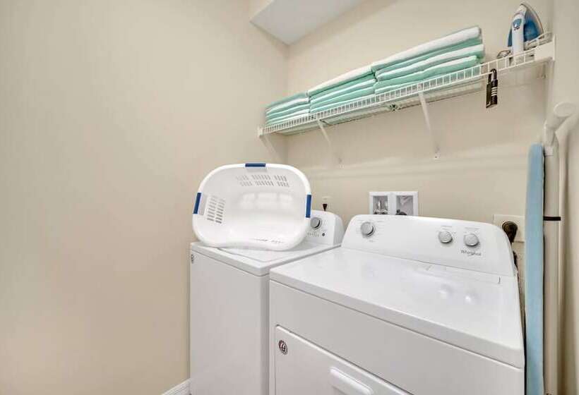 Modern And Colorful Home! Spiderman, Princess And Mickey Themed Rooms & Perfect Movie/game Room!