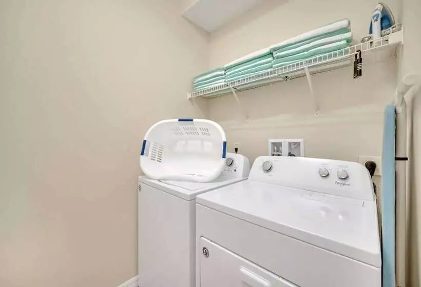 Modern And Colorful Home! Spiderman, Princess And Mickey Themed Rooms & Perfect Movie/game Room!