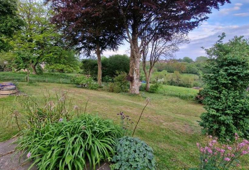 פנסיון Koi Pond Annex