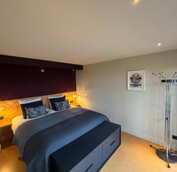 Bed And Breakfast Chickpointcharlie