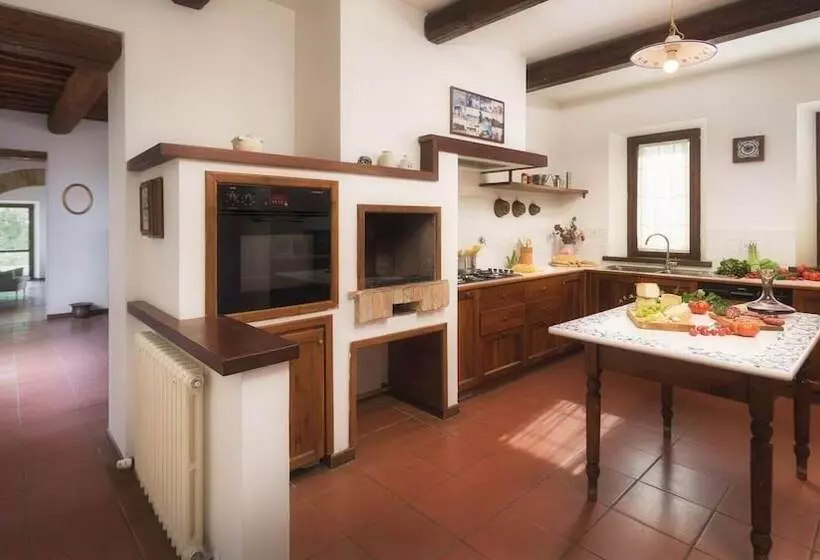 La Panoramica 8, Emma Villas