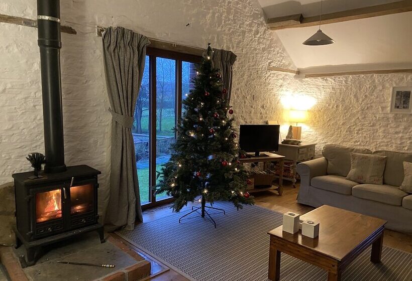 Beautiful Barn Conversion With Wood Burning Stove
