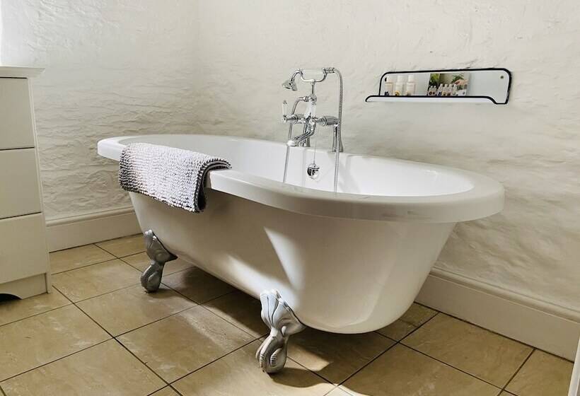 Beautiful Barn Conversion With Wood Burning Stove