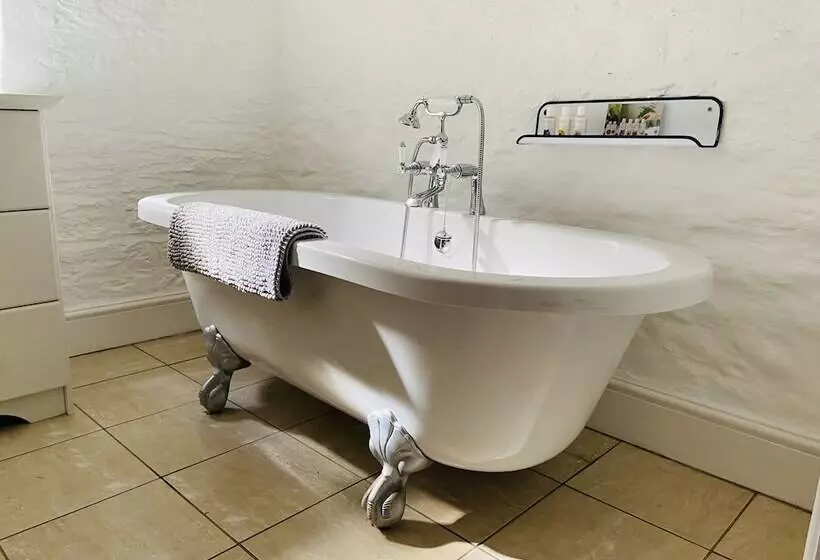 Beautiful Barn Conversion With Wood Burning Stove