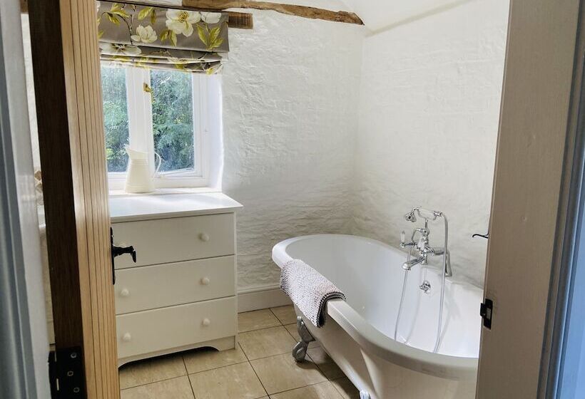 Beautiful Barn Conversion With Wood Burning Stove