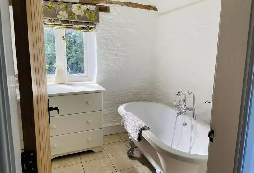 Beautiful Barn Conversion With Wood Burning Stove