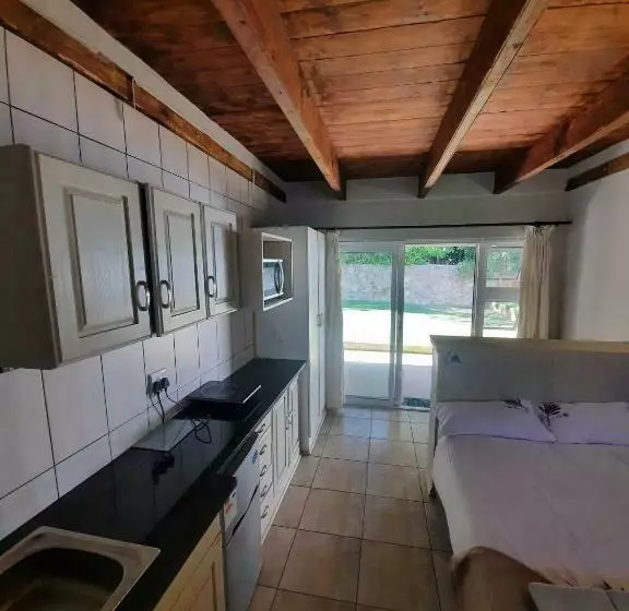 Aamiaismajoitus (B&B) Greystones Self Catering Chalet 3
