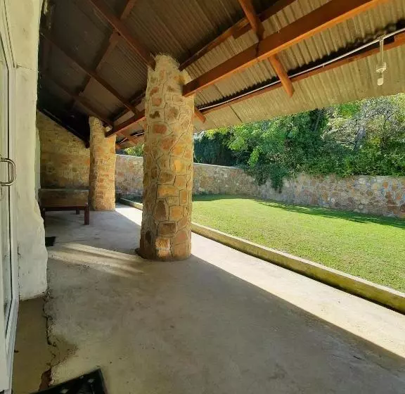 Aamiaismajoitus (B&B) Greystones Self Catering Chalet 3