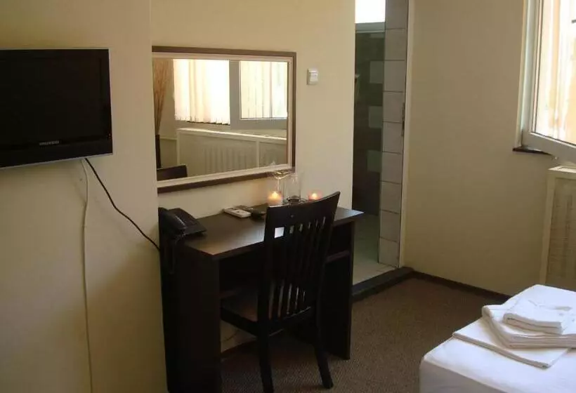 ペンション Guest House Lazur
