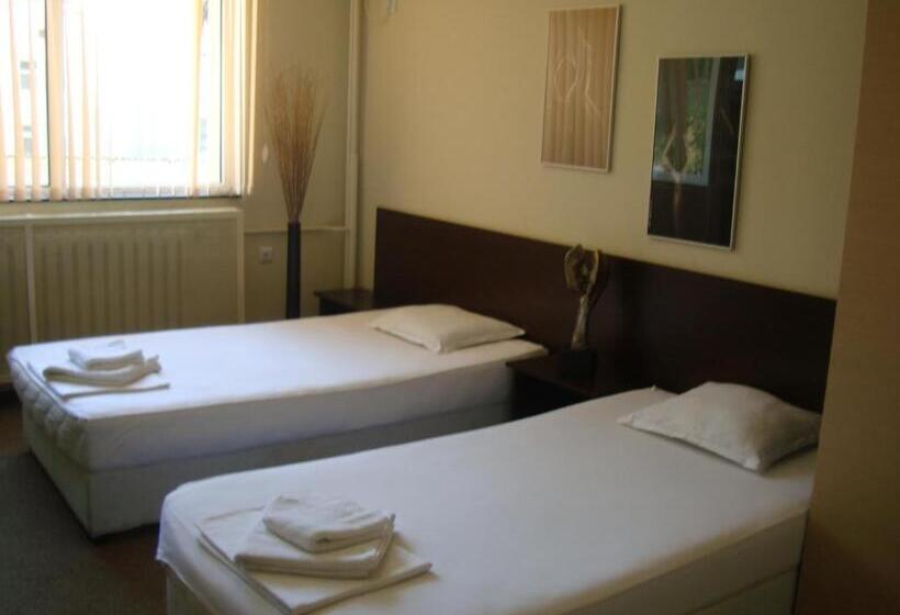 پانسیون Guest House Lazur