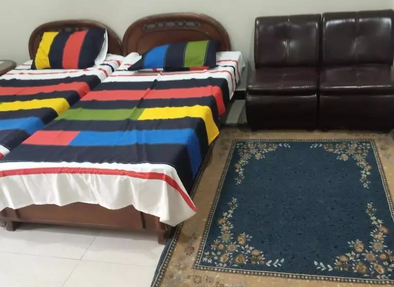 پانسیون N N Guests Palace