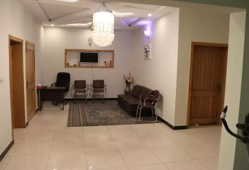 پانسیون N N Guests Palace