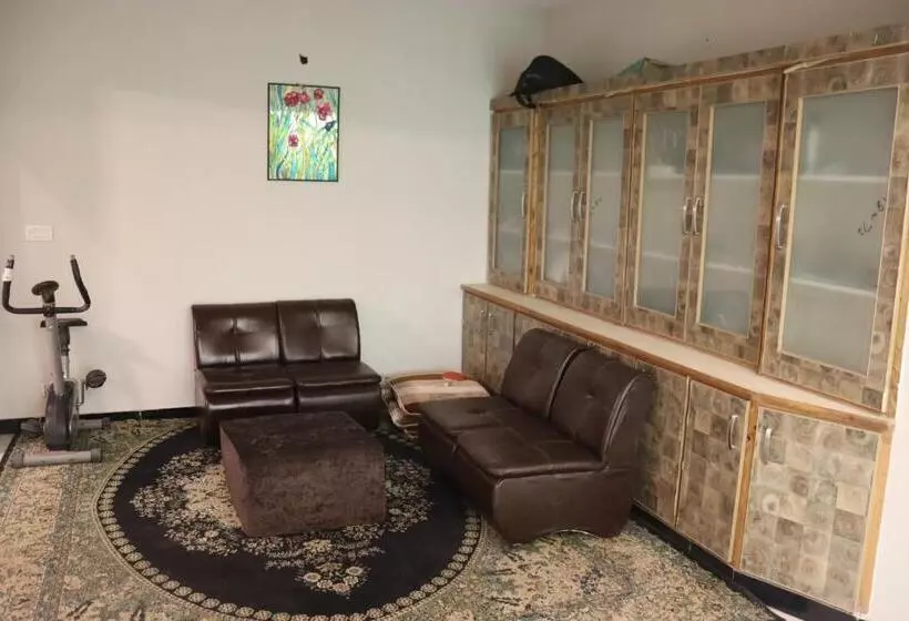پانسیون N N Guests Palace