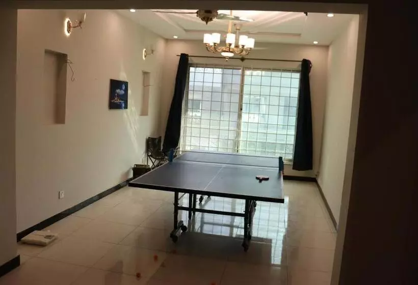 پانسیون N N Guests Palace