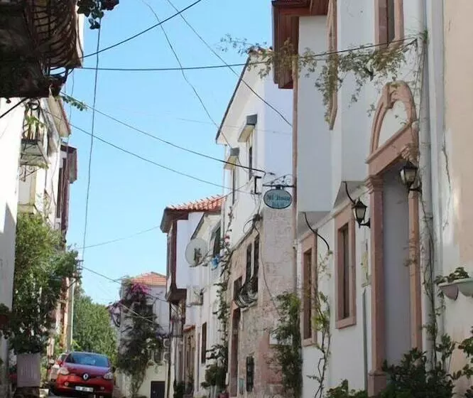 تختخواب و صبحانه Nil House Ayvalık 1