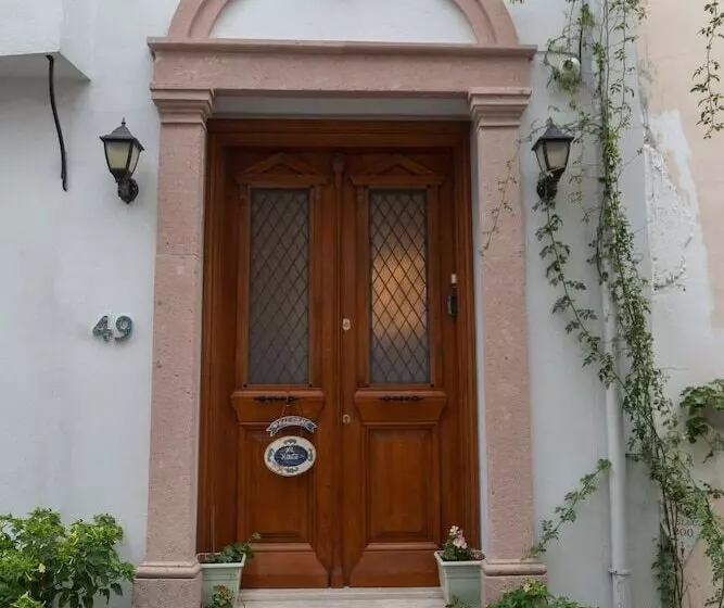 تختخواب و صبحانه Nil House Ayvalık 1