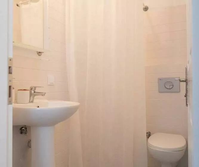 تختخواب و صبحانه Nil House Ayvalık 1