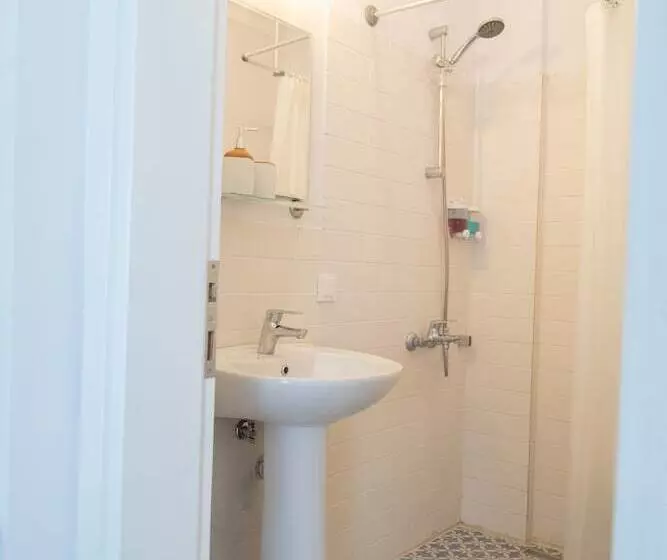 تختخواب و صبحانه Nil House Ayvalık 1