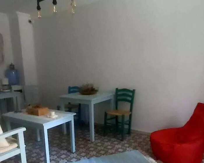 تختخواب و صبحانه Nil House Ayvalık 1