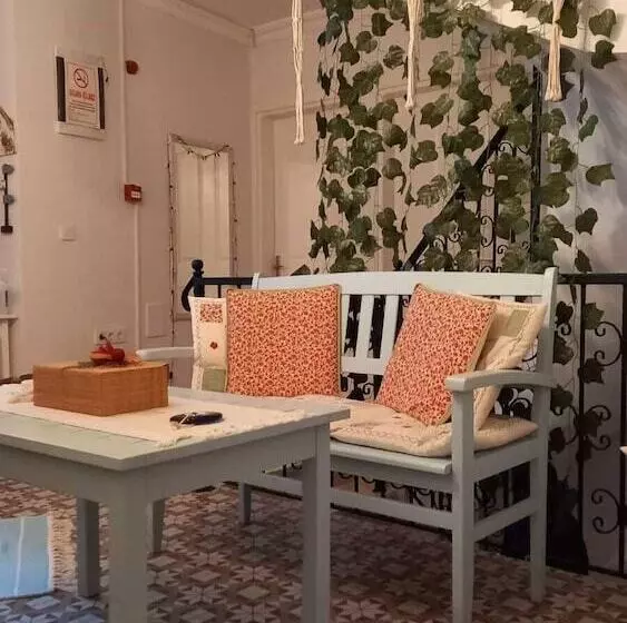 تختخواب و صبحانه Nil House Ayvalık 1