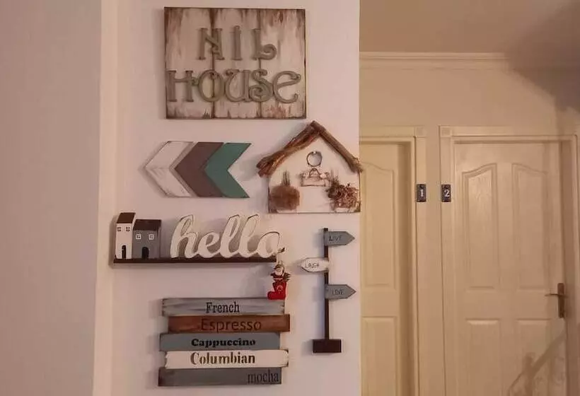تختخواب و صبحانه Nil House Ayvalık 1