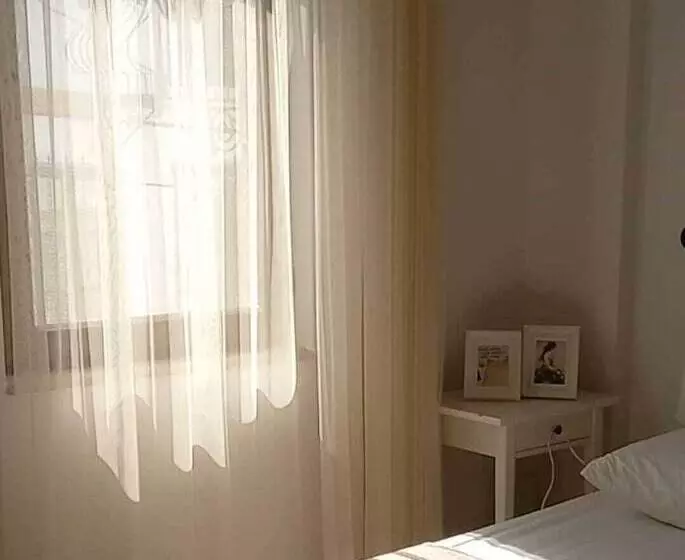 تختخواب و صبحانه Nil House Ayvalık 1