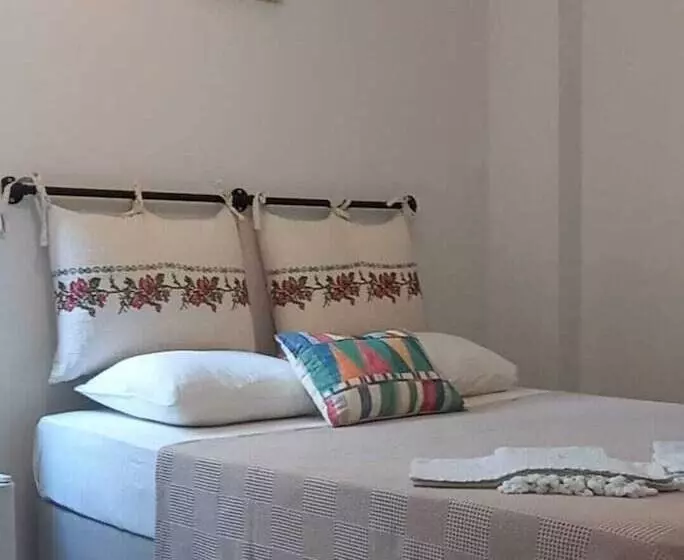تختخواب و صبحانه Nil House Ayvalık 1
