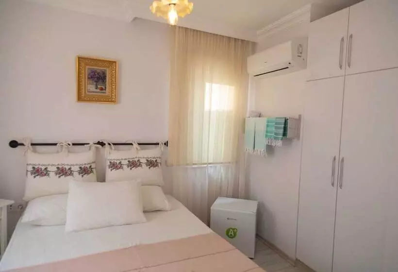 تختخواب و صبحانه Nil House Ayvalık 1