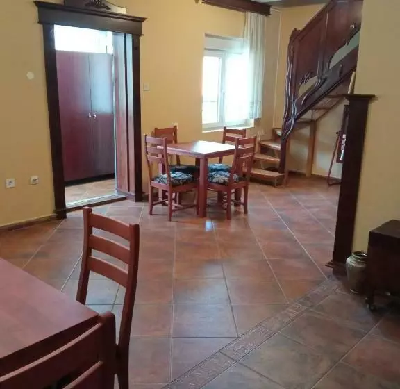 Kotorhostelito