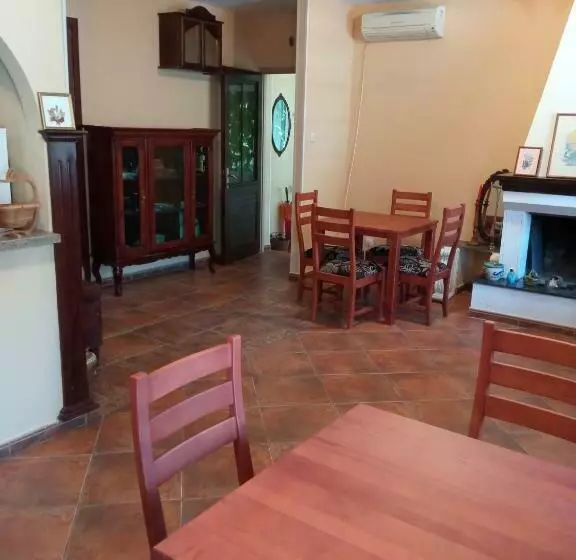 Kotorhostelito