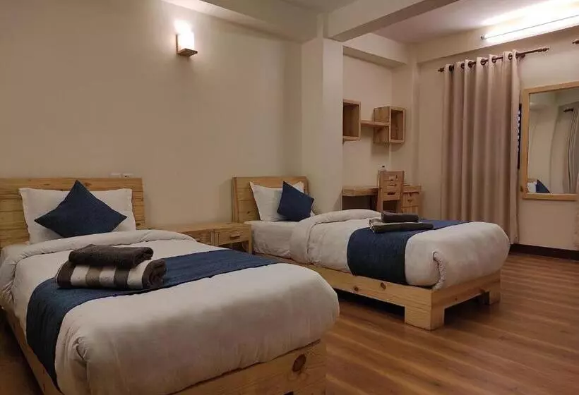 پانسیون Awale House