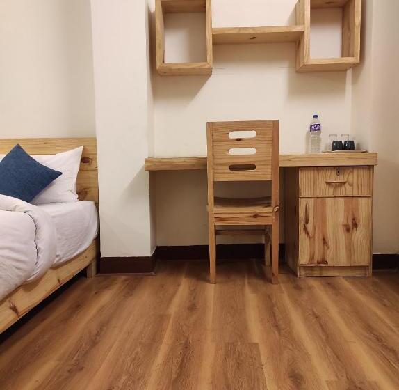 پانسیون Awale House